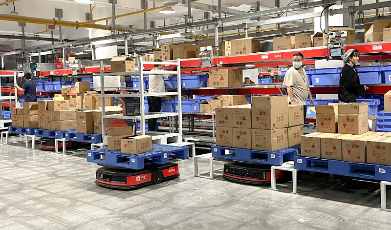 Hệ thống robot tự động (AGV)